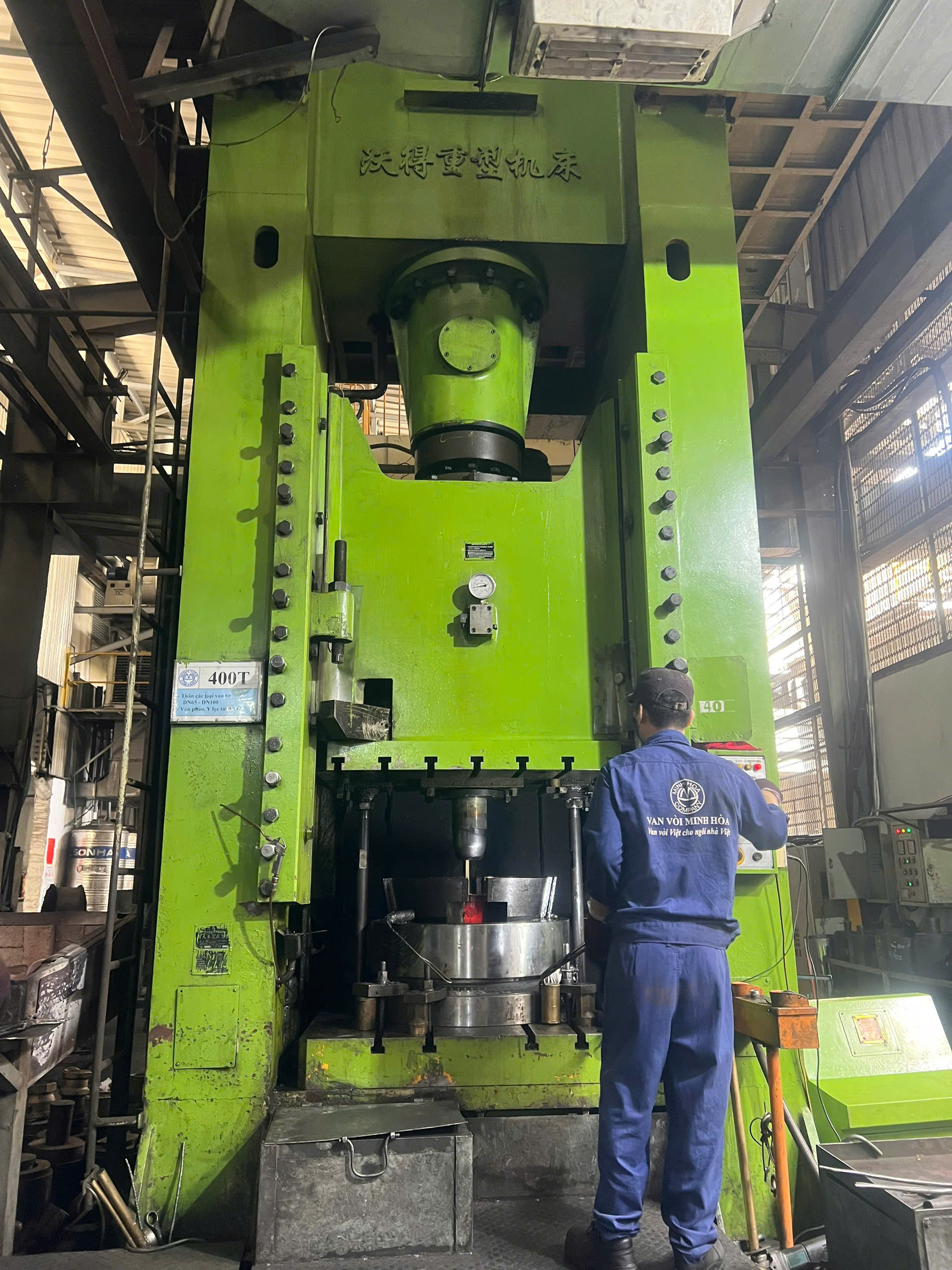 Hydraulic press machine.jpg